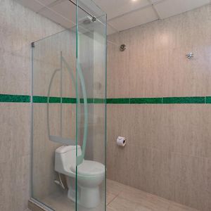 Habitación Estándar con 2 Camas Individuales
